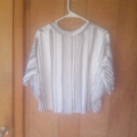 Style Envy Women's Gray White Striped Tie Up Short Sleeve Shirt Size M - Picture 4 of 4